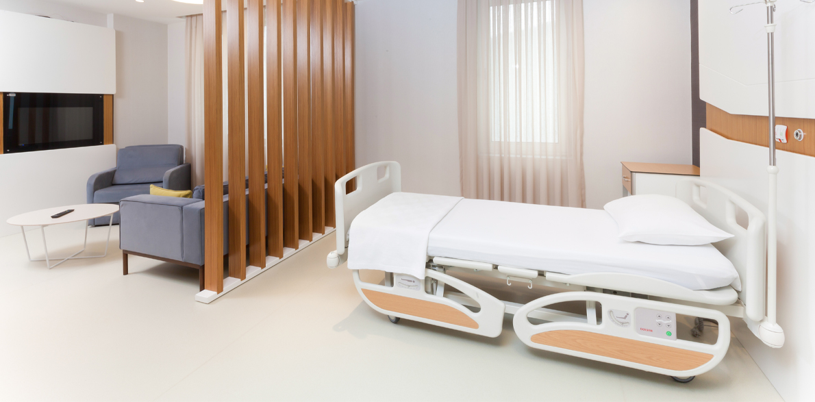 child-with-therapist